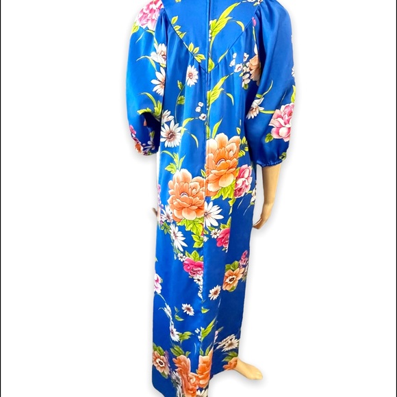 Vintage Malama Sophisticates Hawaii Caftan - Picture 3 of 9